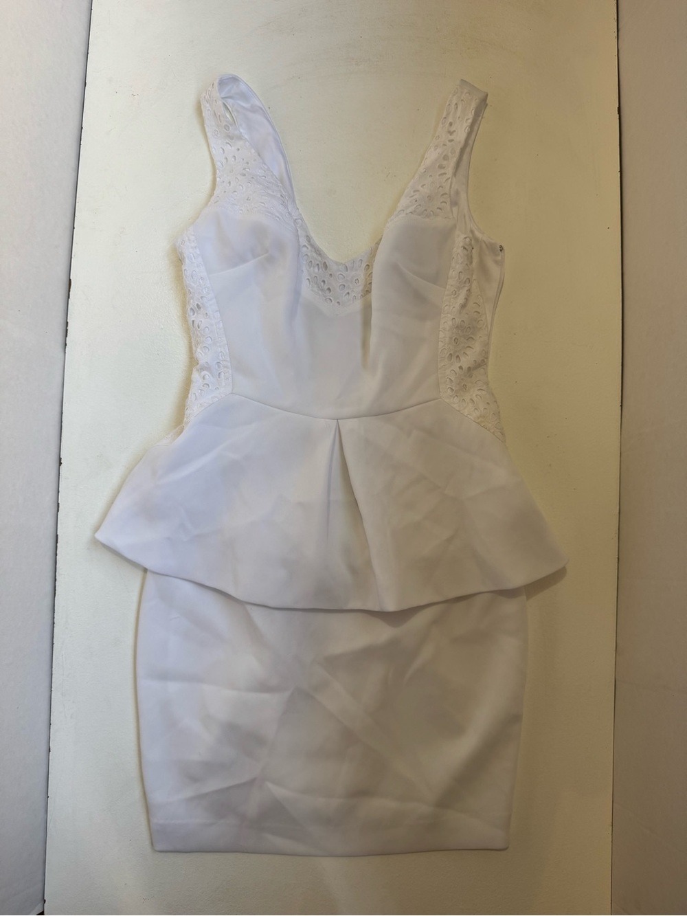 Victoria Secret White sleeveless v-neck peplum dress size 4